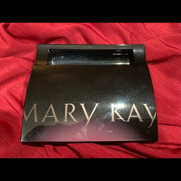 Mary Kay Makeup compact - Picture 3 of 4
